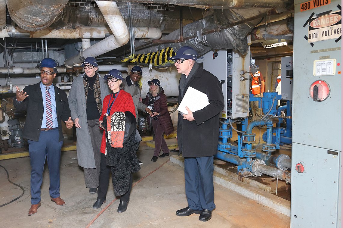 NIH, NCI Directors Take Campus Tour NIH Record